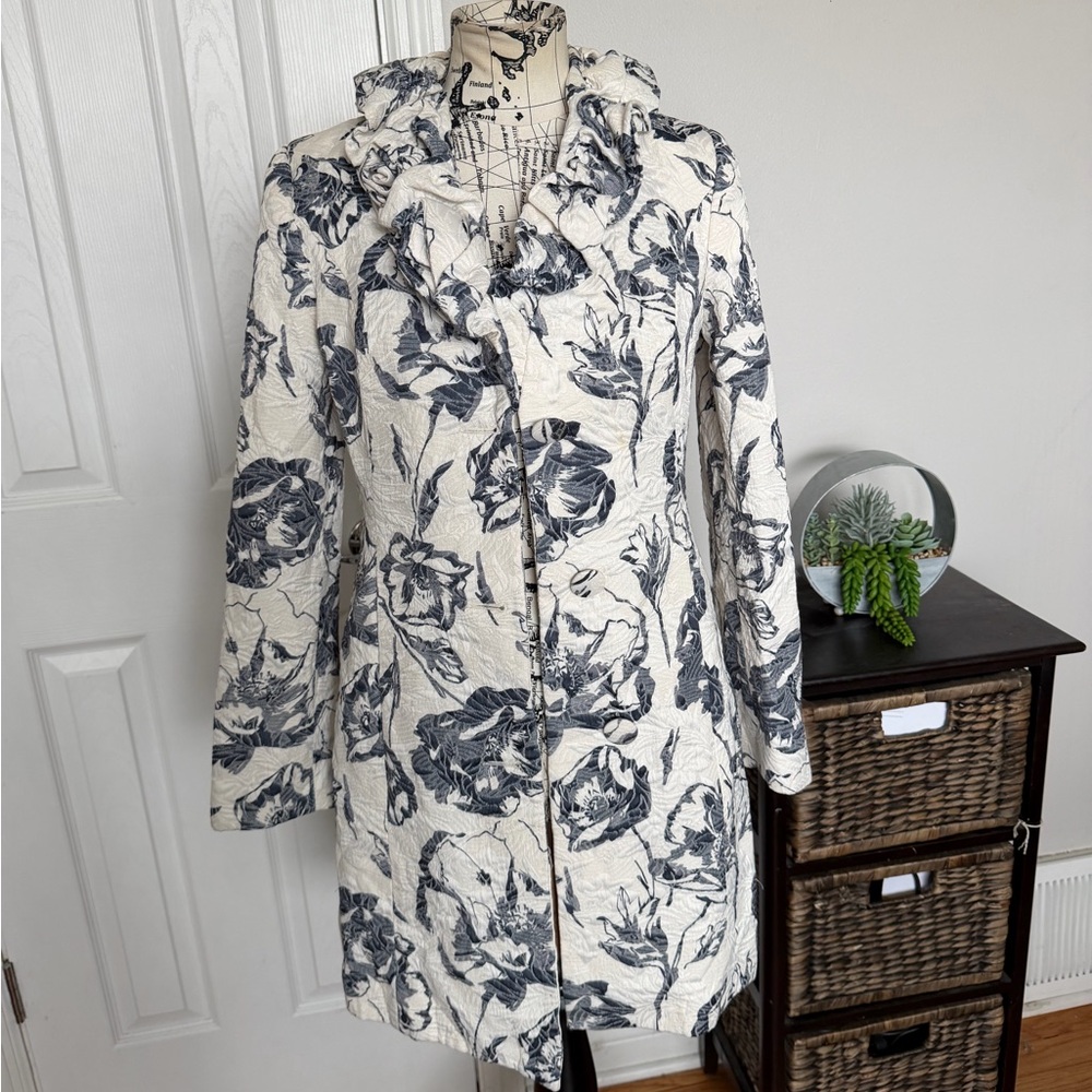 Sandro Ferrone Vintage Floral cotton Brocade ruffle damask White/Blue coat